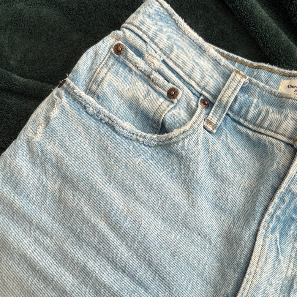 Abercrombie & Fitch - Light Blue Denim Women Shorts - Picture 5 of 5
